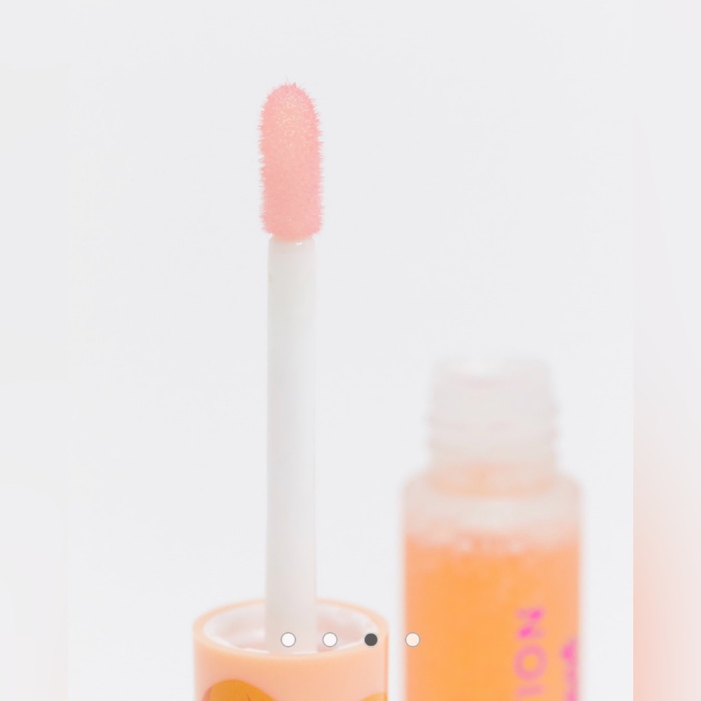I 💜 Revolution Lip Oil in Tasty Peach ~ Light Coral Tint ~ NIB ~ Sealed - Picture 5 of 11